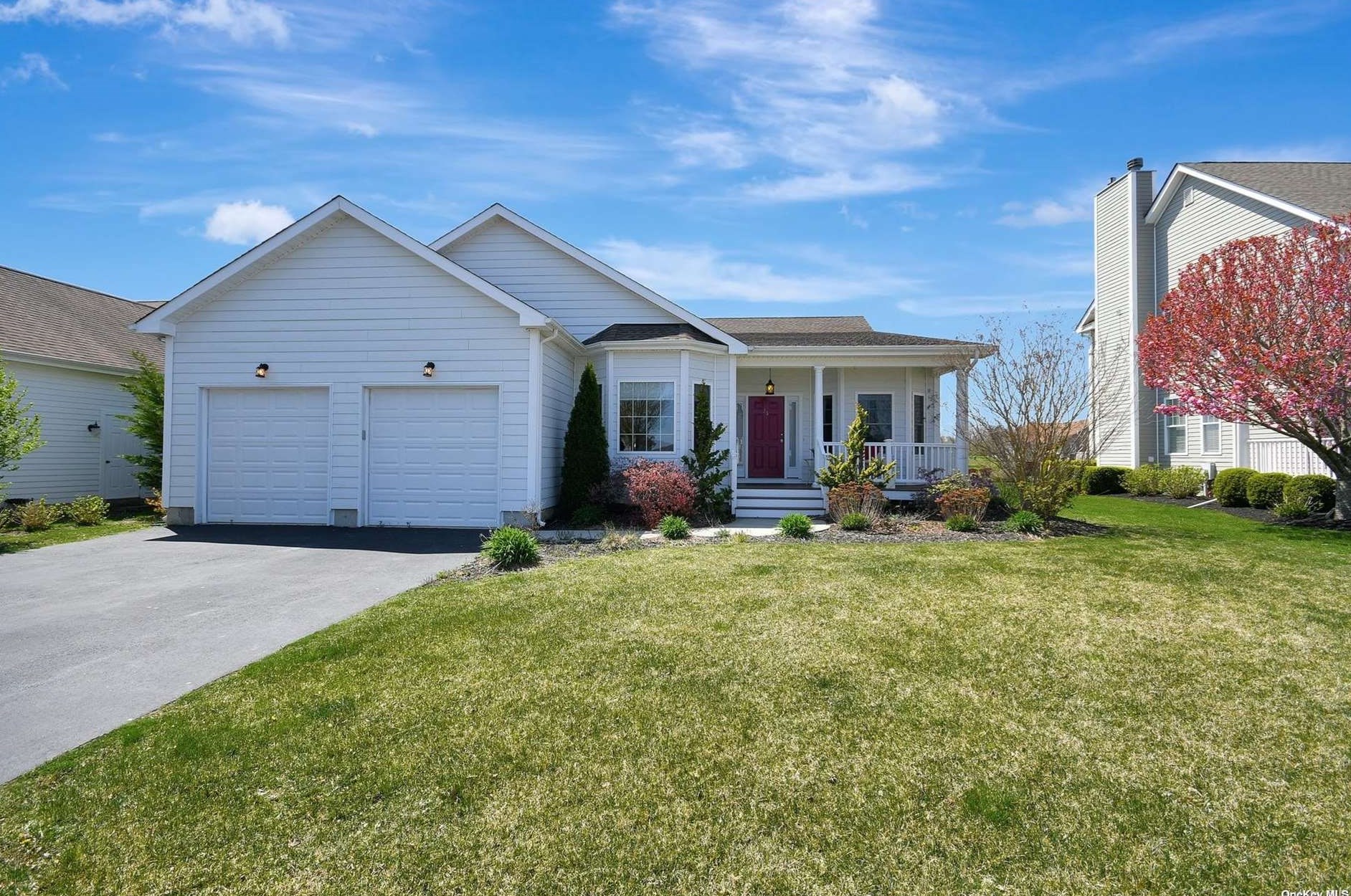 25 Tyler Dr, Northampton, NY 11901-5022