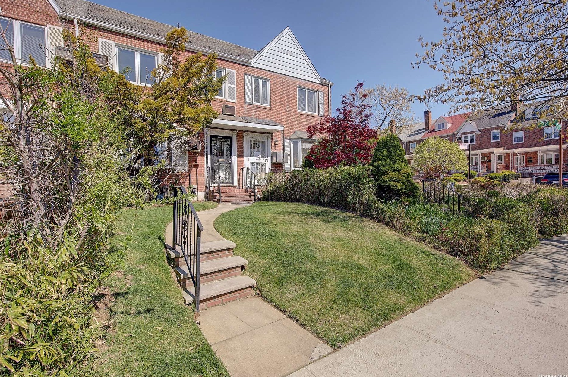 141-65 72nd Cres, Flushing, NY 11367-2329