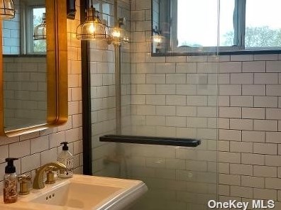 100 Lincoln Ave, Garden City NY  11501-2870 exterior
