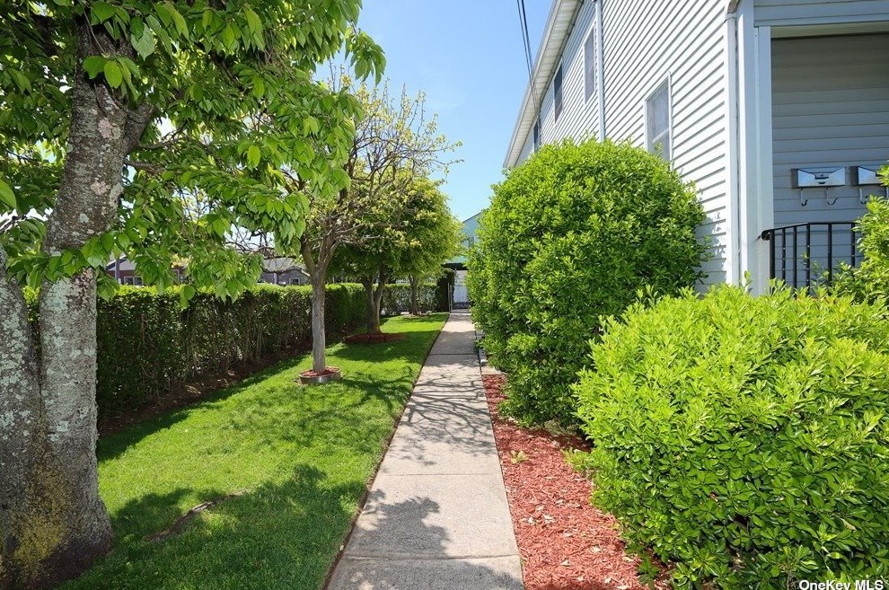 14 2nd St, Glen Cove NY  11542-3824 exterior