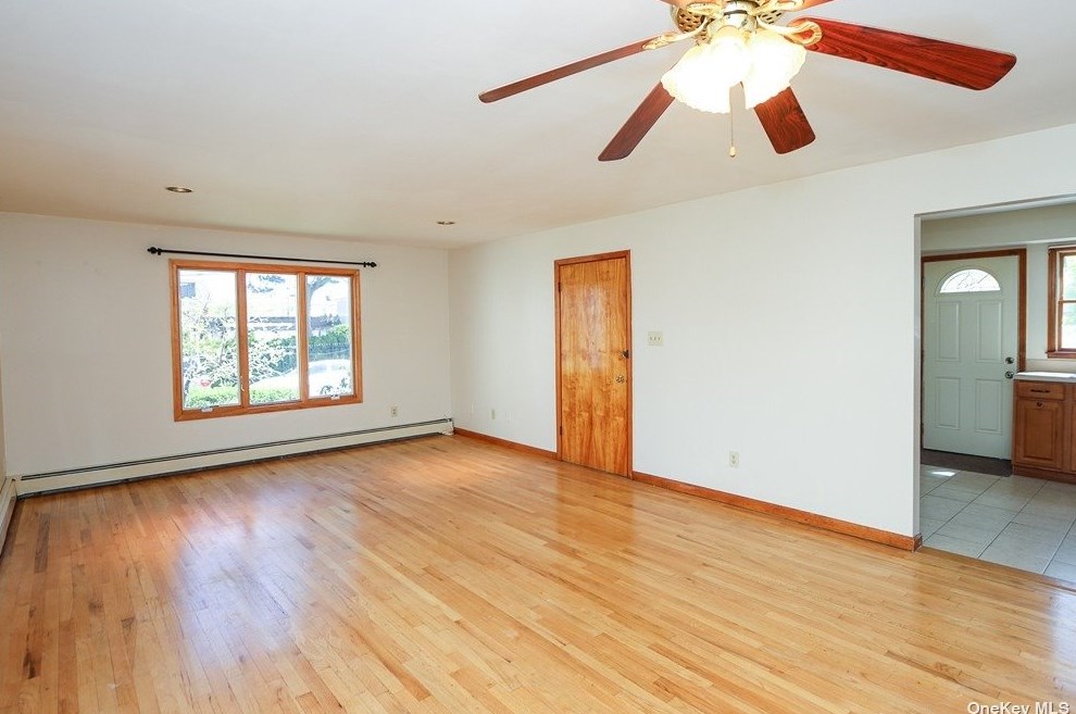 14 2nd St, Glen Cove NY  11542-3824 exterior