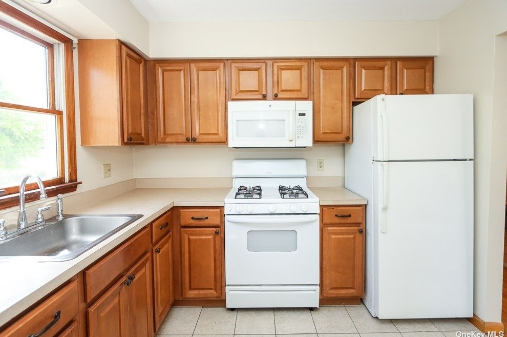 14 2nd St, Glen Cove NY  11542-3824 exterior
