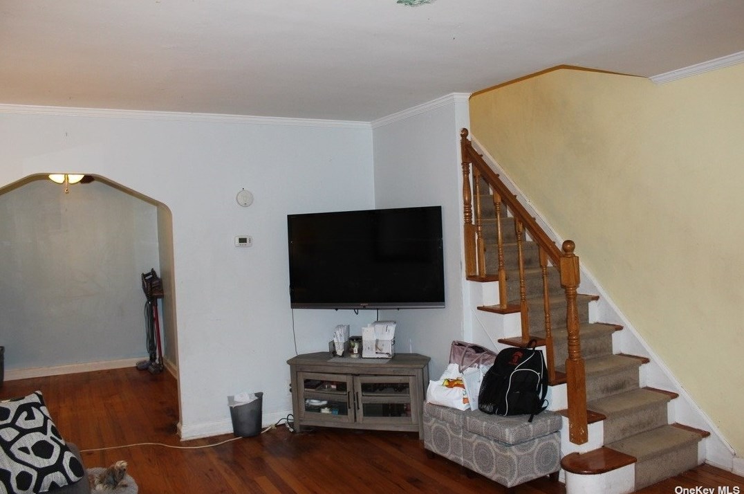 720 160th St, Flushing, NY 11357-1328