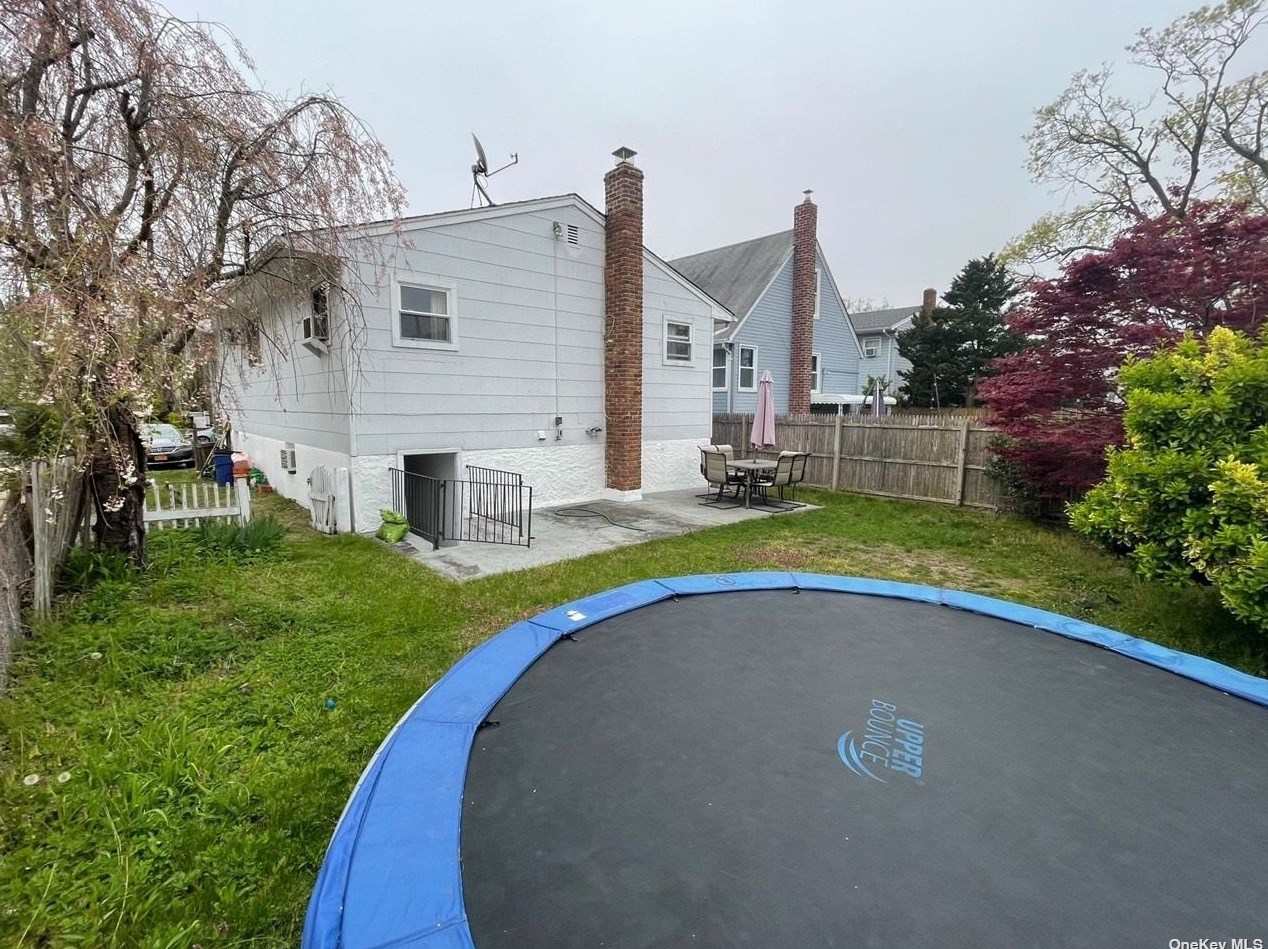 7 Graywood Rd, Port Washington, NY 11050-1515