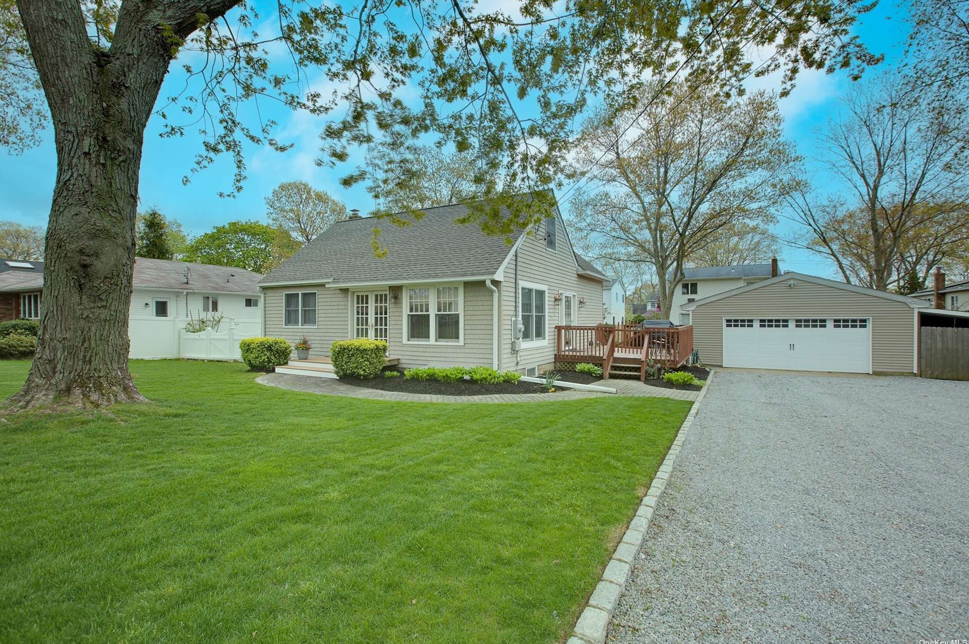 368 Wildwood Rd, Hauppauge, NY 11779-4936