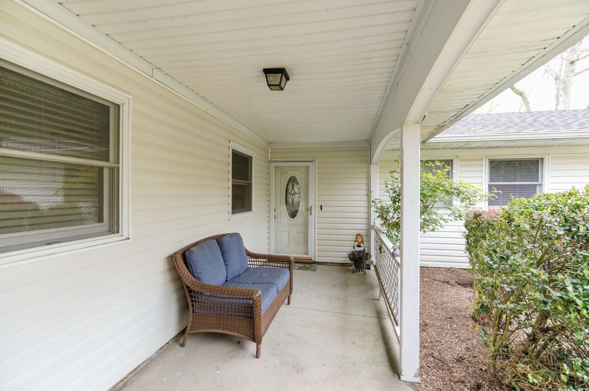 19 Saddler Ln, Stonybrook, NY 11790-3301