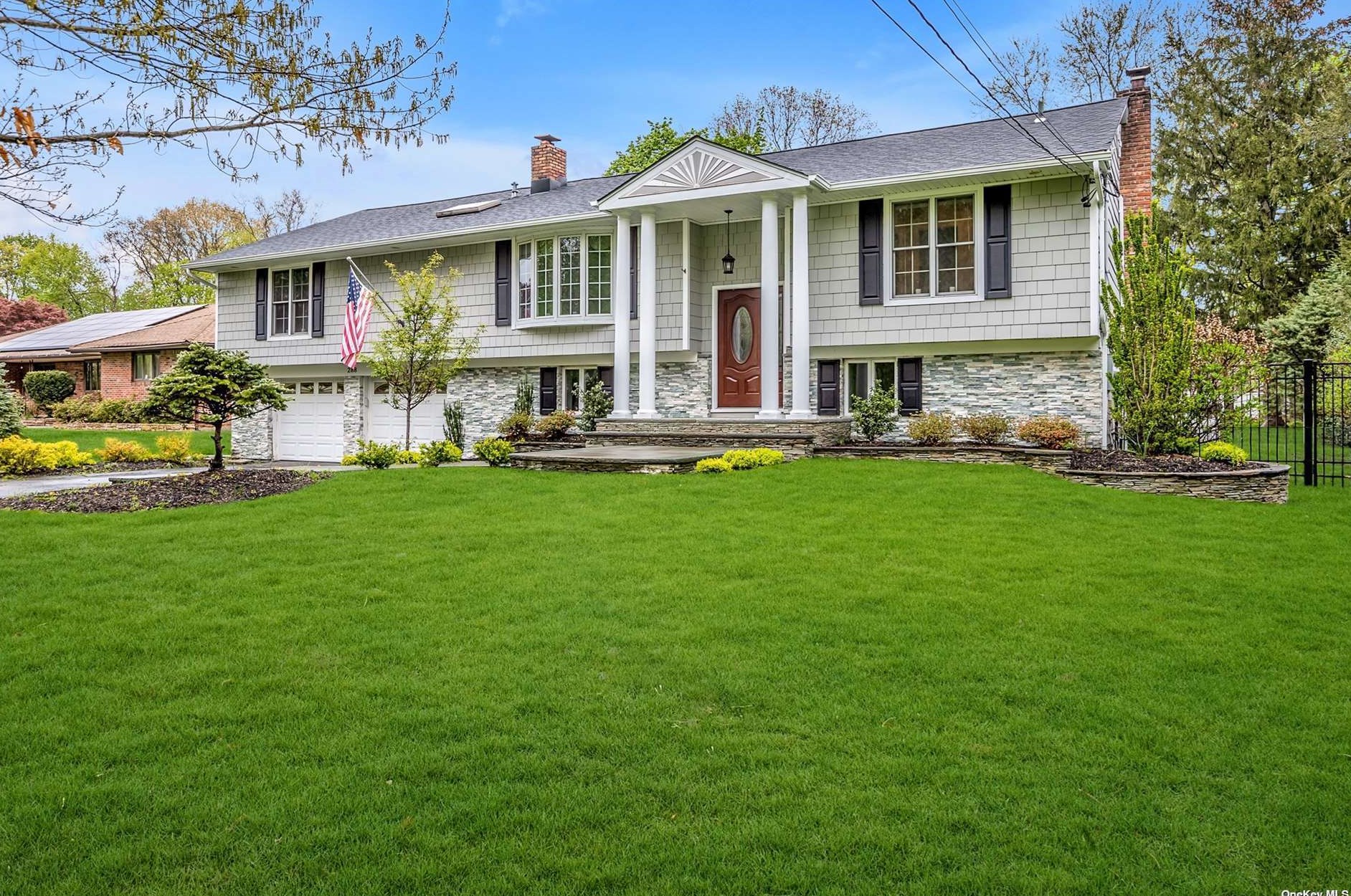 288 Evergreen Ave, Huntington Station, NY 11746