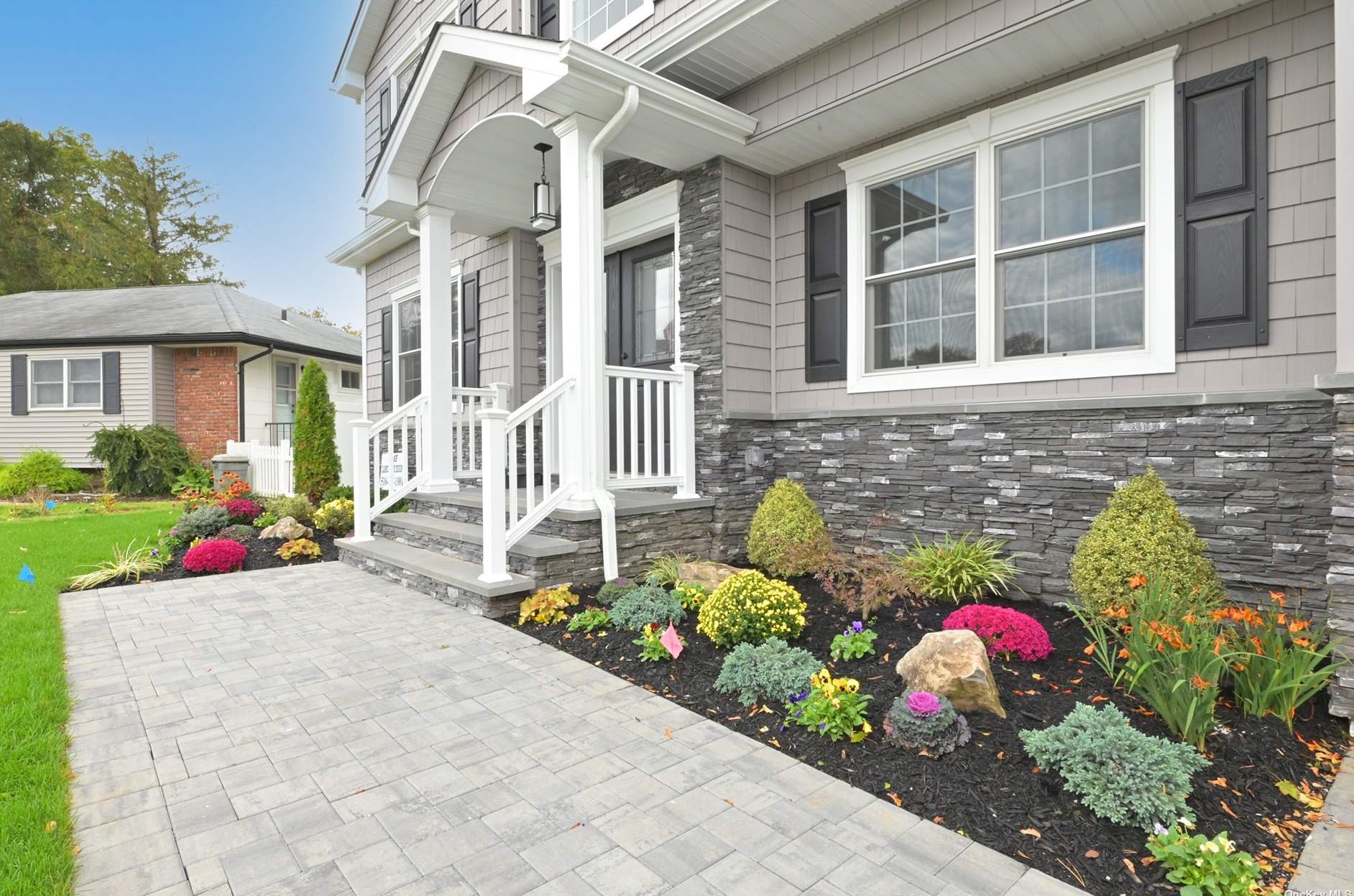 2 Shatel Rd, Hicksville, NY 11803