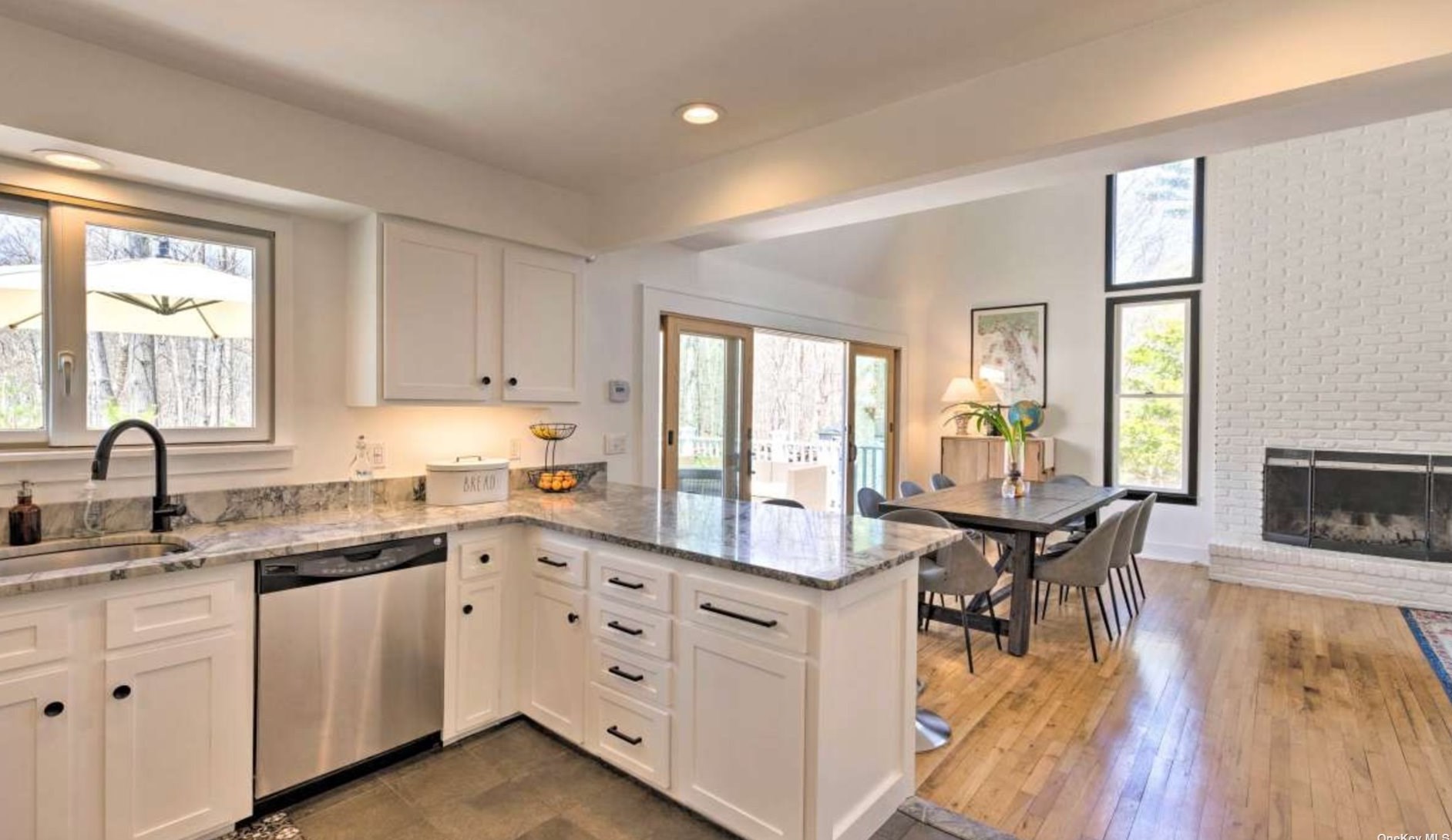 3 Boulder Ln, East Hampton, NY 11937