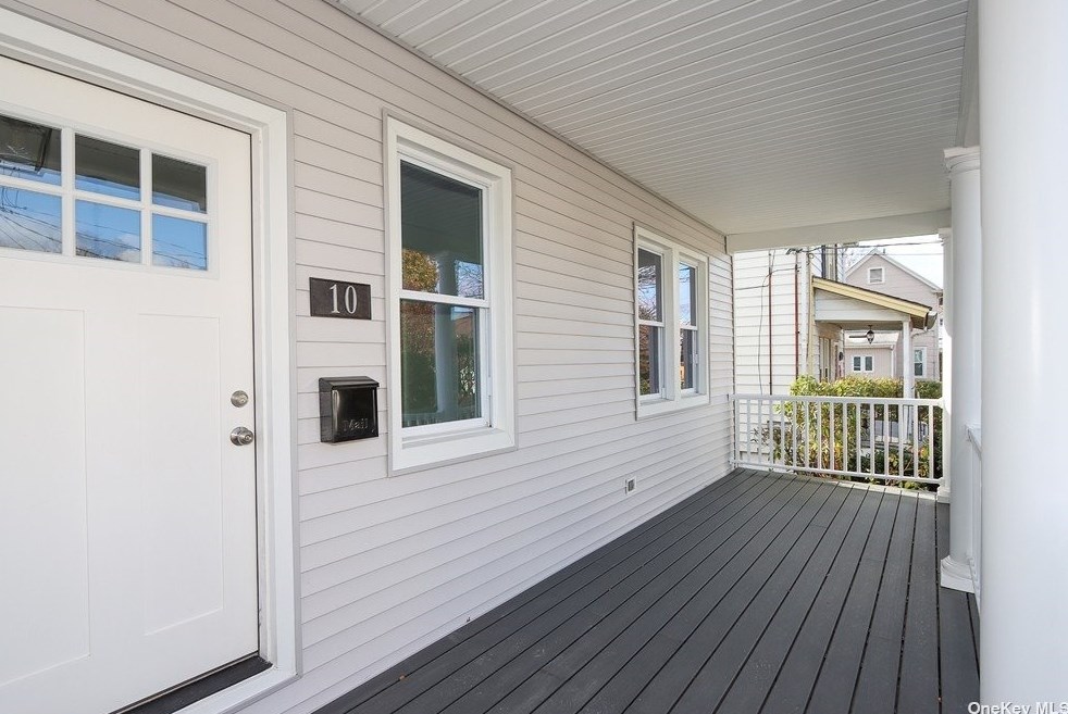 10 Ohio Ave, Port Washington, NY 11050