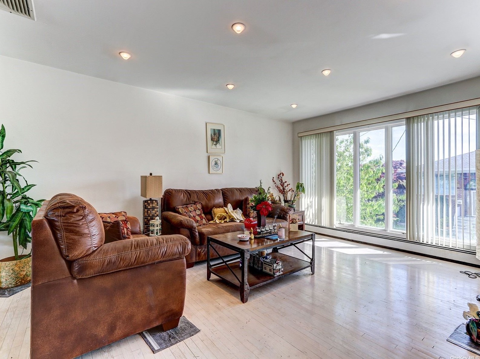 2867 Terrell Ave, Rockville Centre, NY 11572