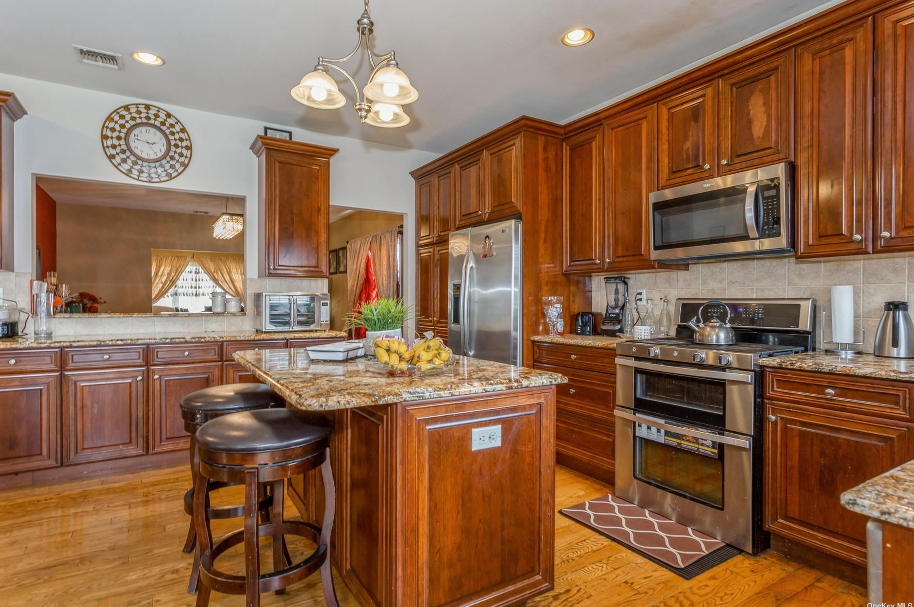 160 Doris Ave, Franklin Square, NY 11010-1443
