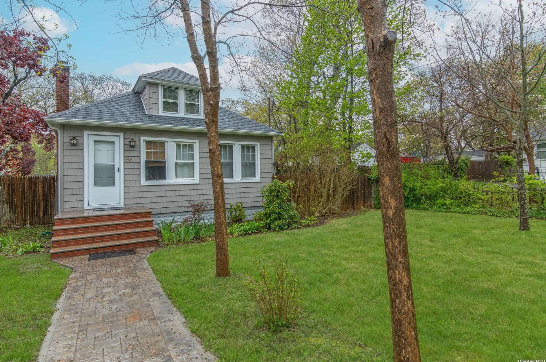 56 Lynbrook Dr, Scotts Beach, NY 11789
