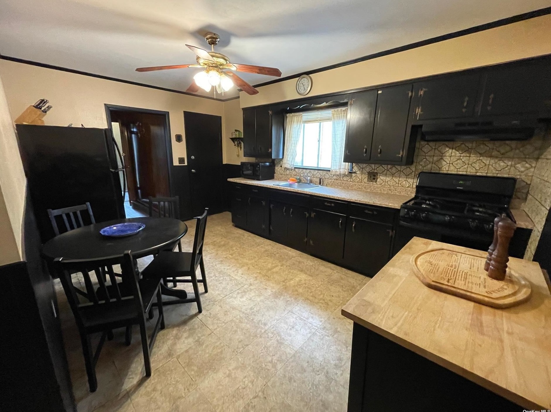 10 Grace Ave, Lynbrook, NY 11563-1709