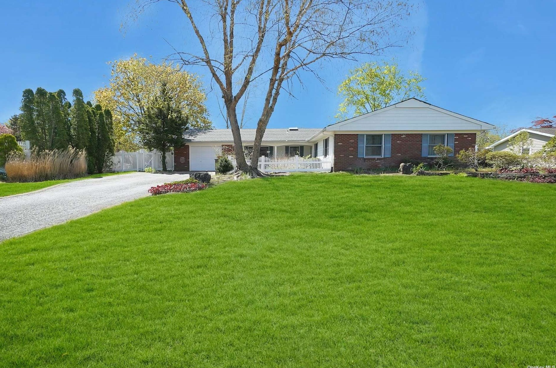 22 Arbor Ridge Ln, South Setauket, NY 11720
