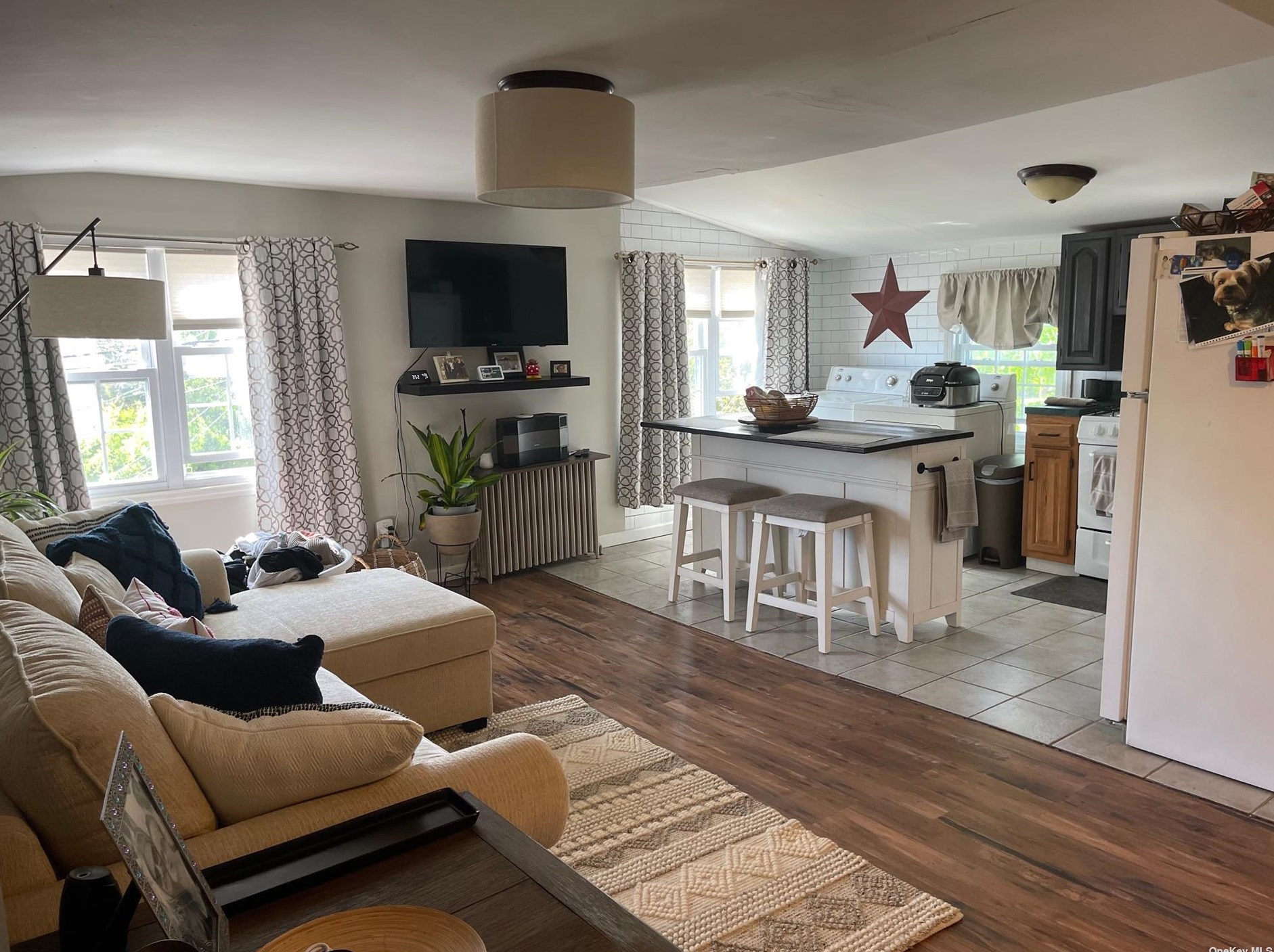 660 Hicksville Rd, East Massapequa NY  11758-1222 exterior