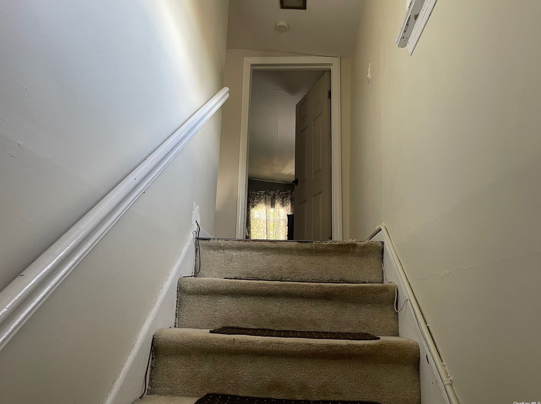 660 Hicksville Rd, East Massapequa NY  11758-1222 exterior