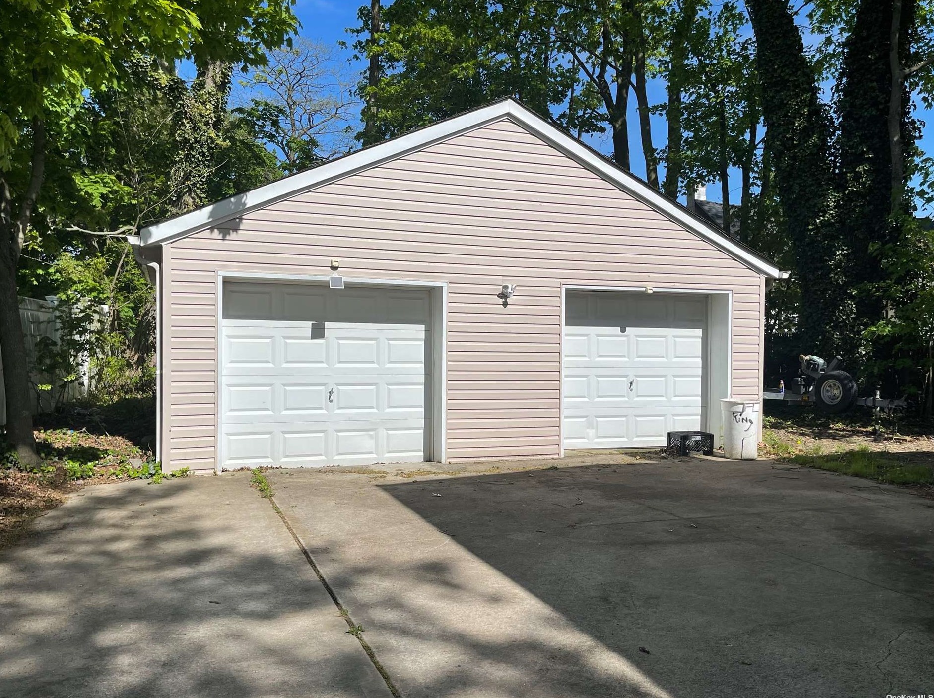 660 Hicksville Rd, East Massapequa NY  11758-1244 exterior