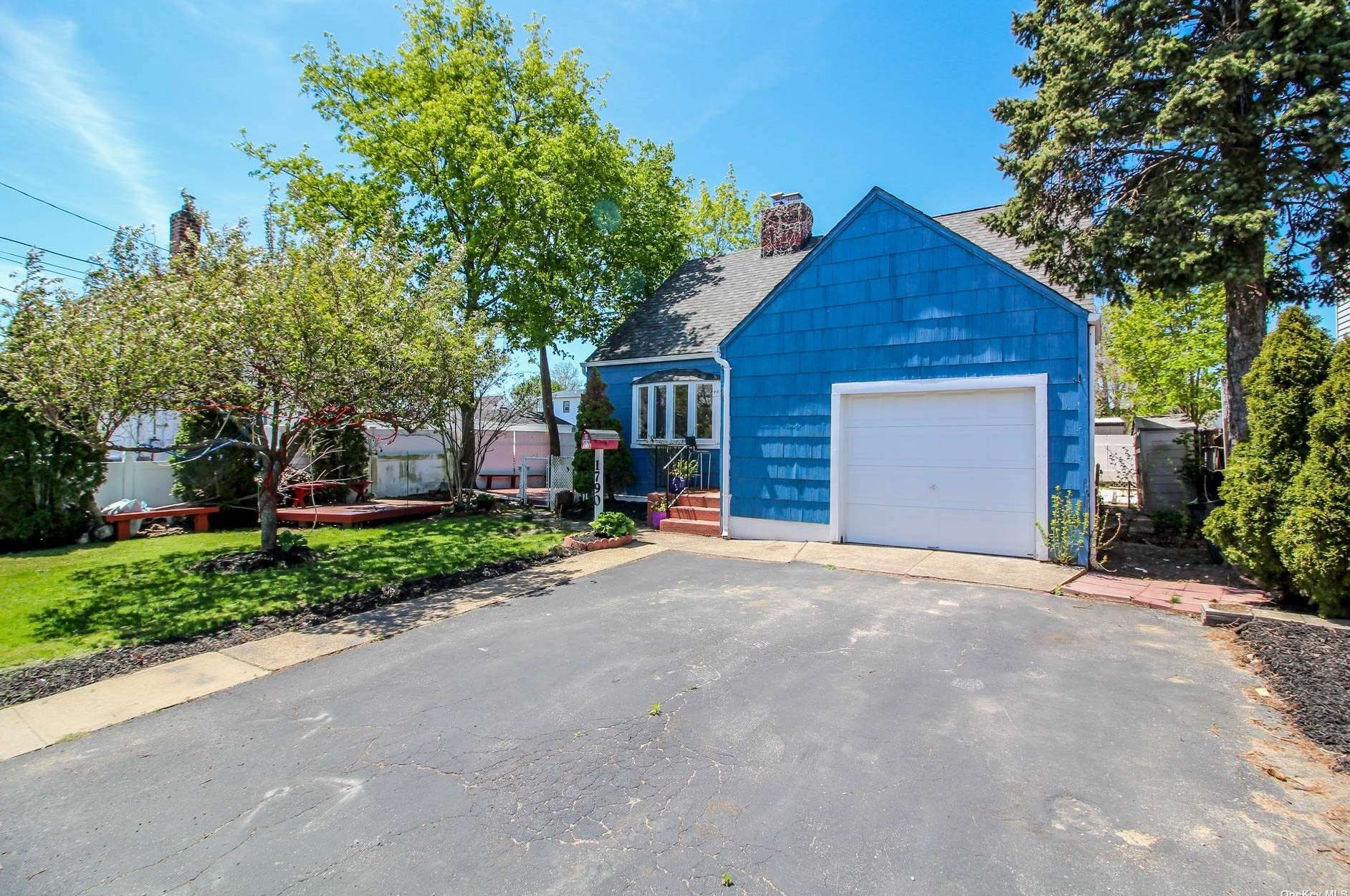 1790 Newbridge Rd, North Bellmore, NY 11710