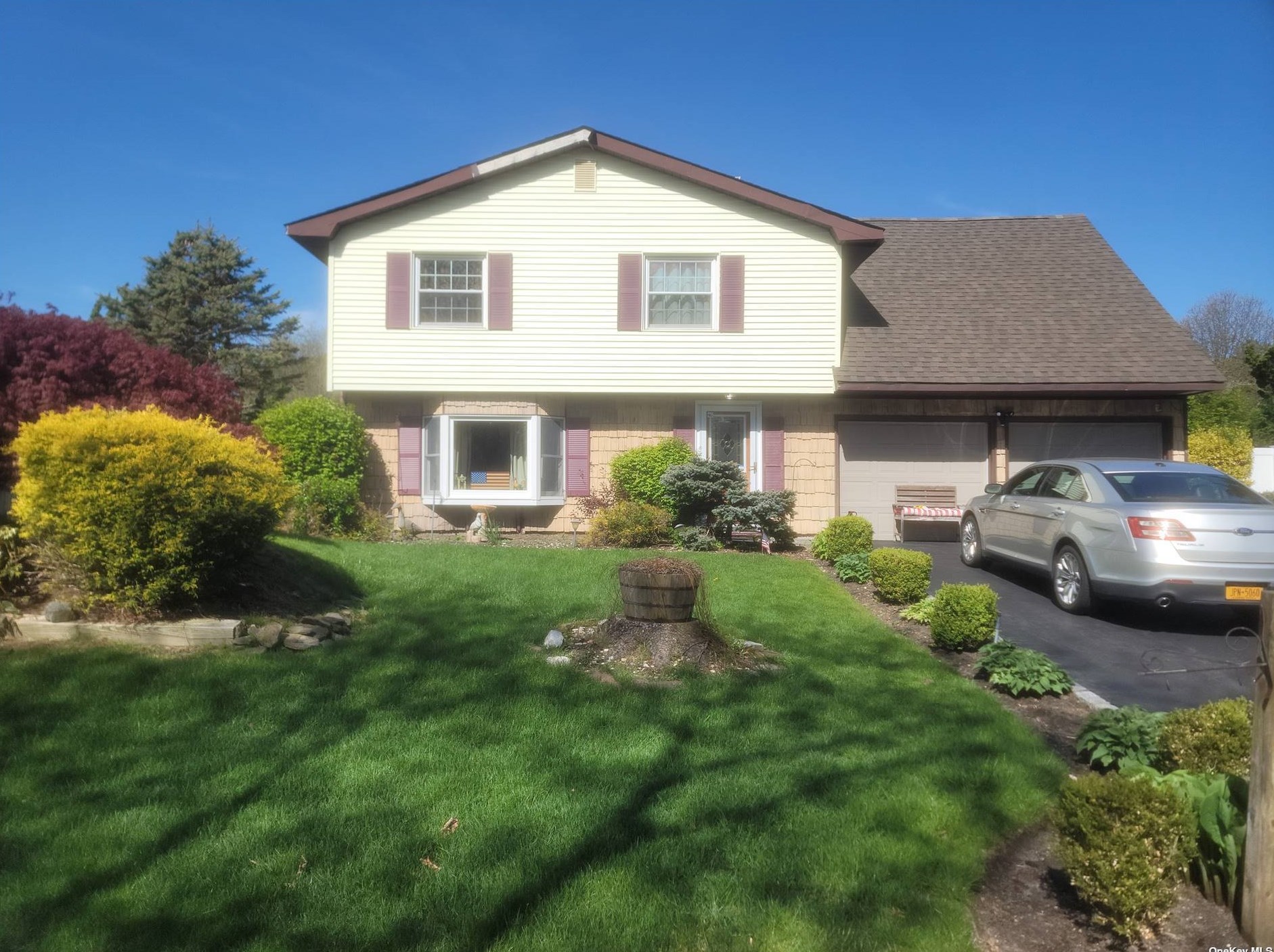 40 Balsam Dr, Gordon Heights, NY 11763-4304