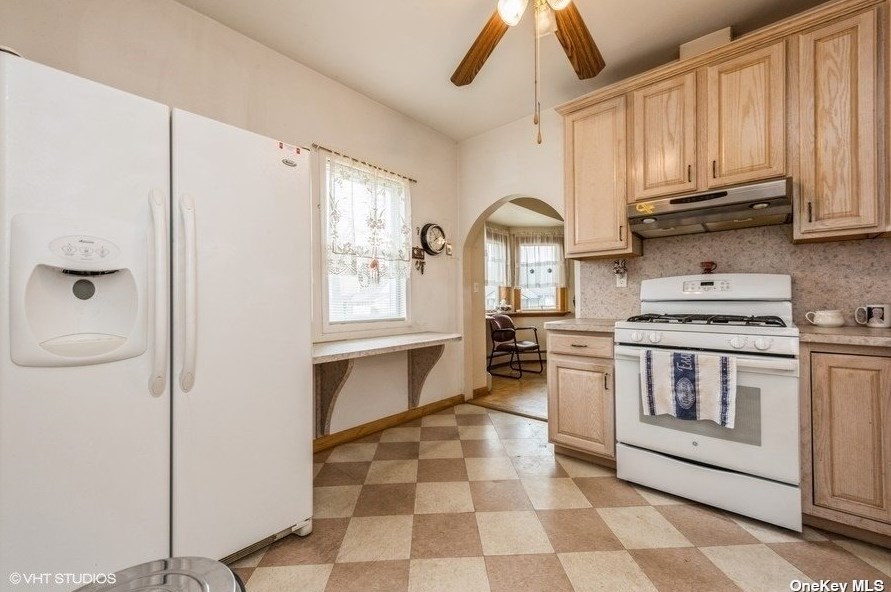 2290 Edna Ct, North Baldwin NY  11510-3105 exterior