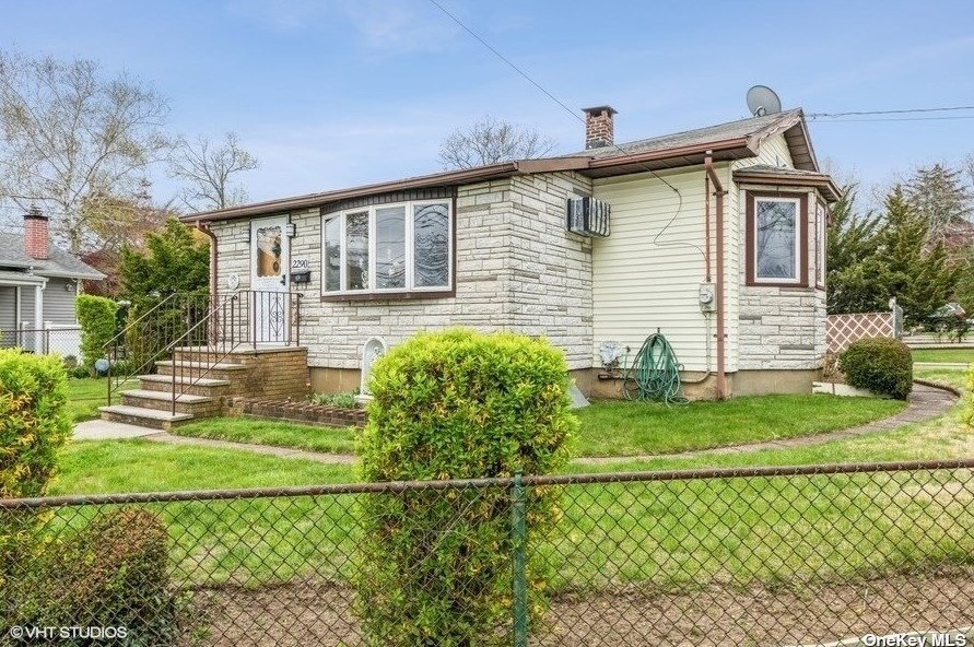 2290 Edna Ct, North Baldwin, NY 11510-3105