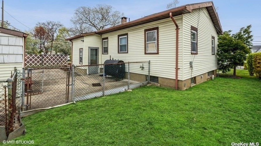 2290 Edna Ct, North Baldwin NY  11510-3105 exterior