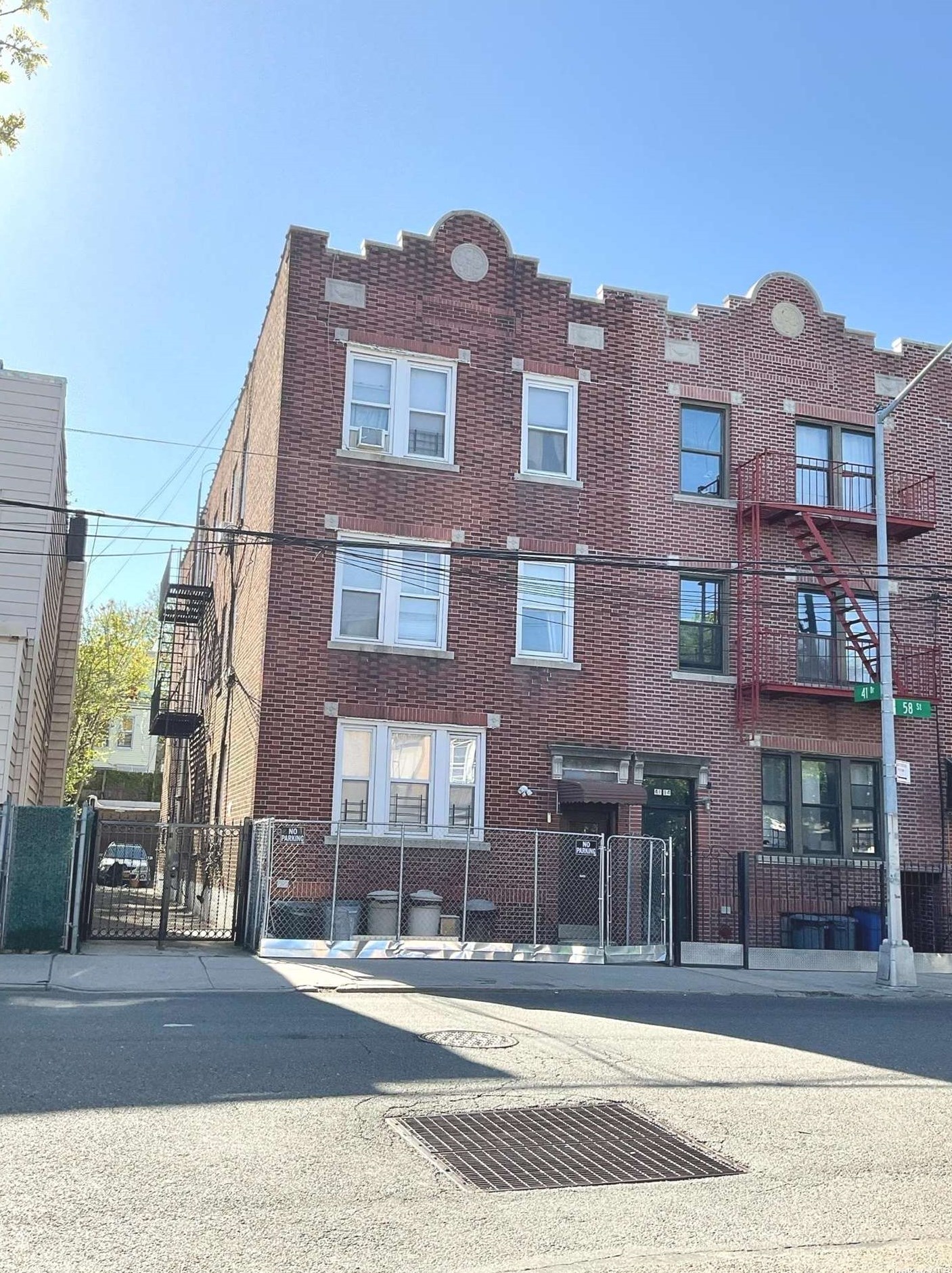 41-16 58th St, Flushing, NY 11377-1218