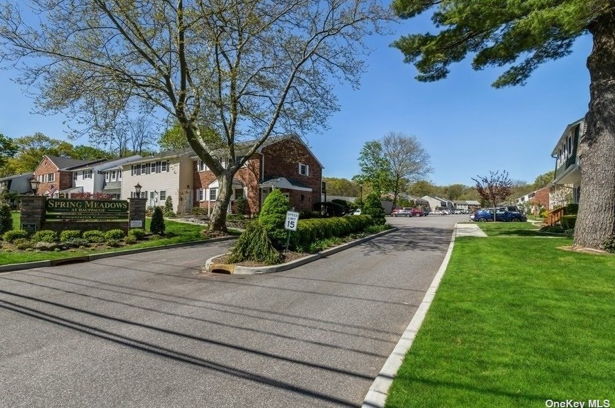 757 Village Dr, Hauppauge, NY 11788-3214