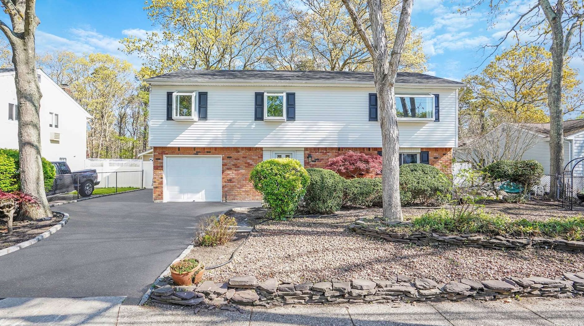 119 Graham Ave, Holbrook, NY 11741