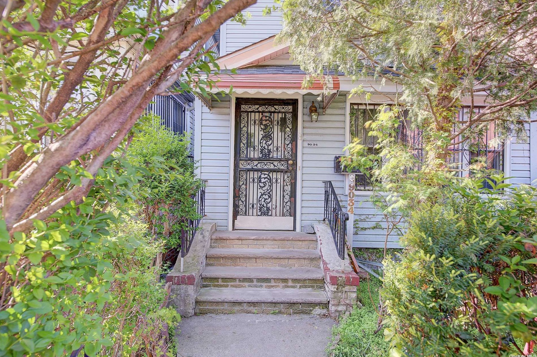 90-34 55th Ave, Flushing, NY 11373-1022