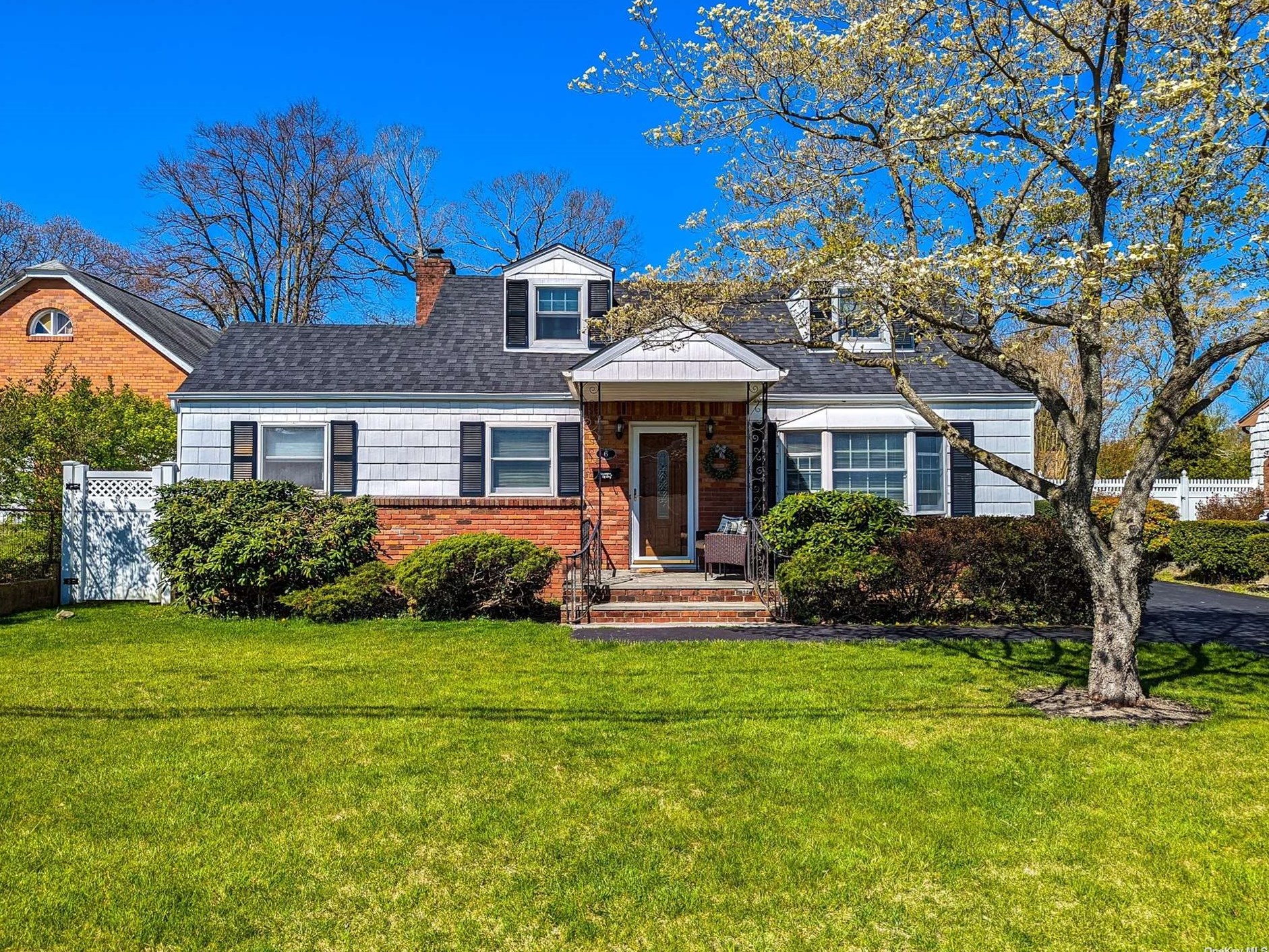 6 Wyant Ave, Hauppauge, NY 11779-4120