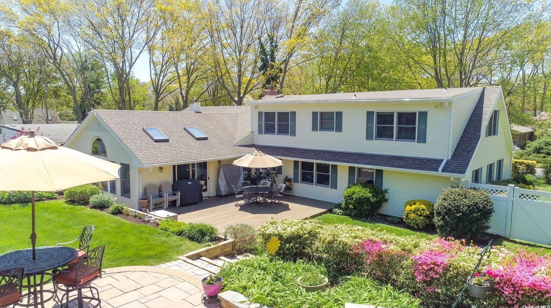3 Saddler Ln, Stonybrook, NY 11790-3302