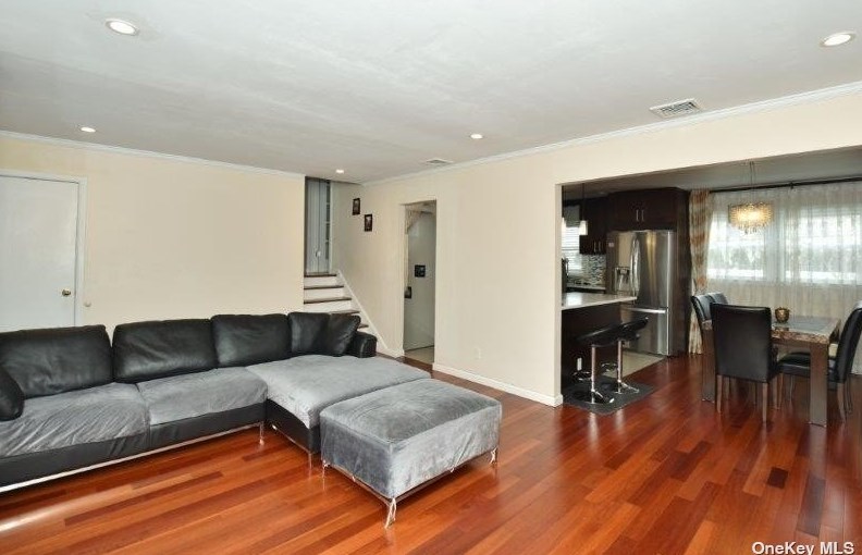 33 Ava Dr, Syosset NY  11791-3708 exterior