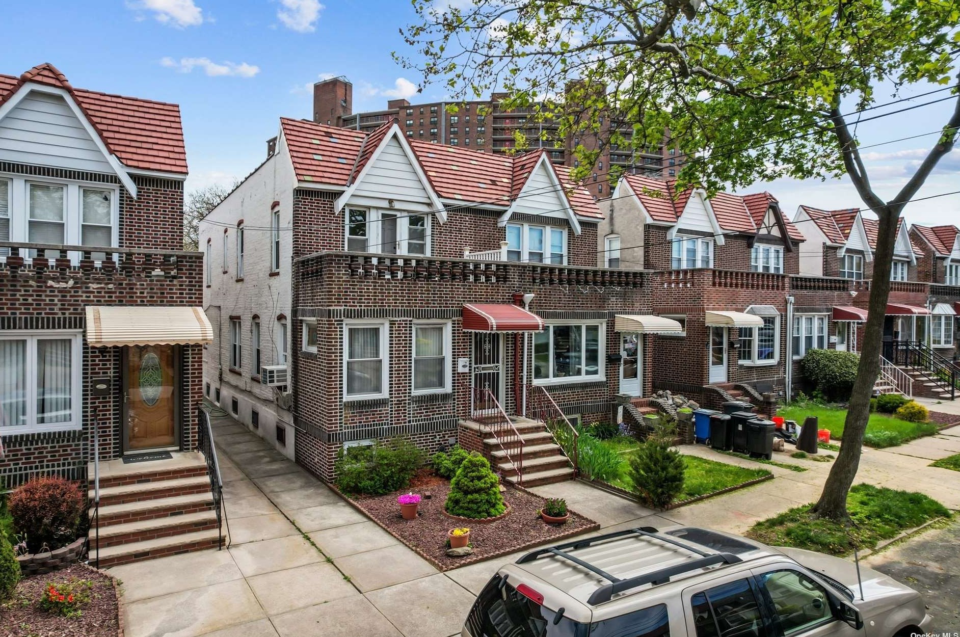 80-17 Margaret Pl, Flushing, NY 11385-8043