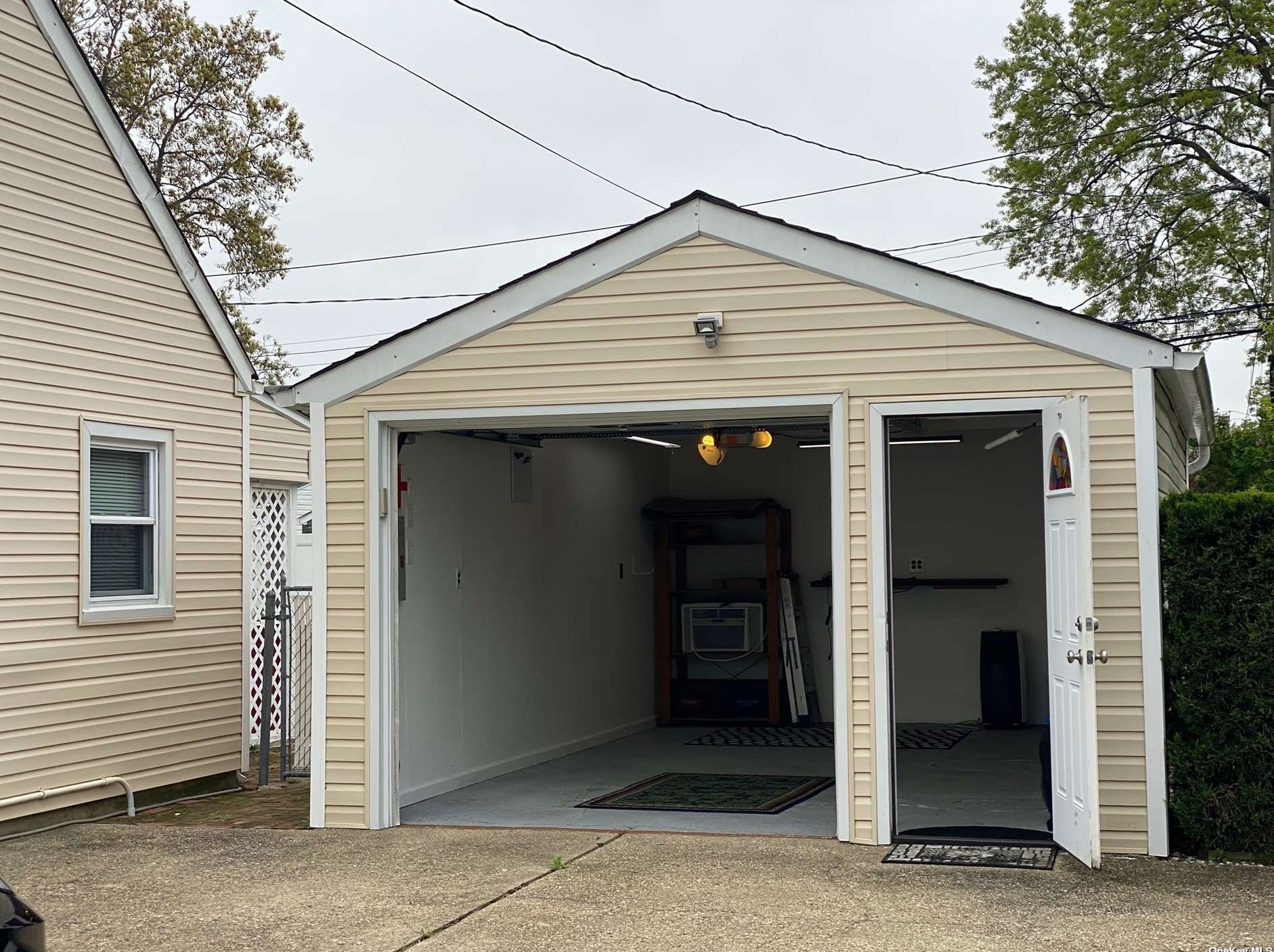 124 Orchid Rd, Plainedge, NY 11756-2033