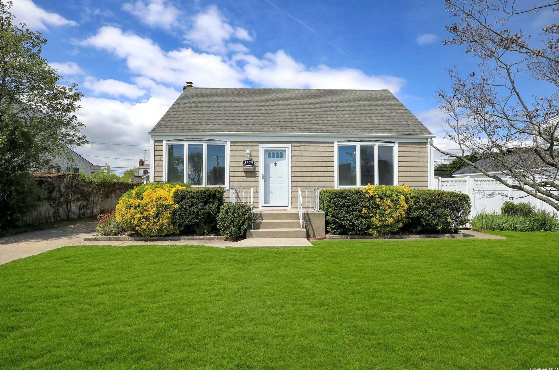 3575 Condor Rd, Plainedge, NY 11756-5007