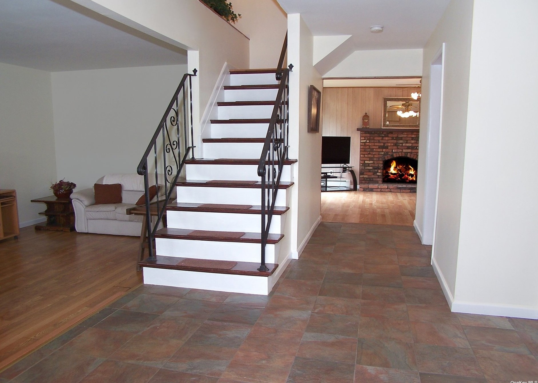 63 Winchester Rd, Hauppauge, NY 11779-6723