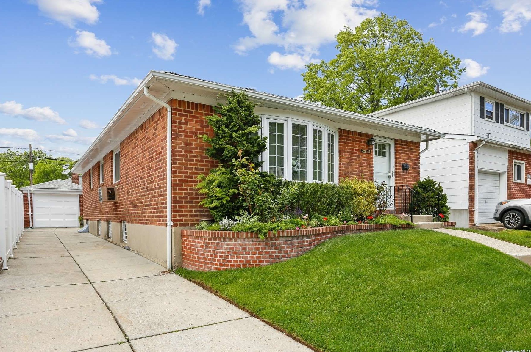 226-19 77th Ave, Flushing, NY 11364-7521