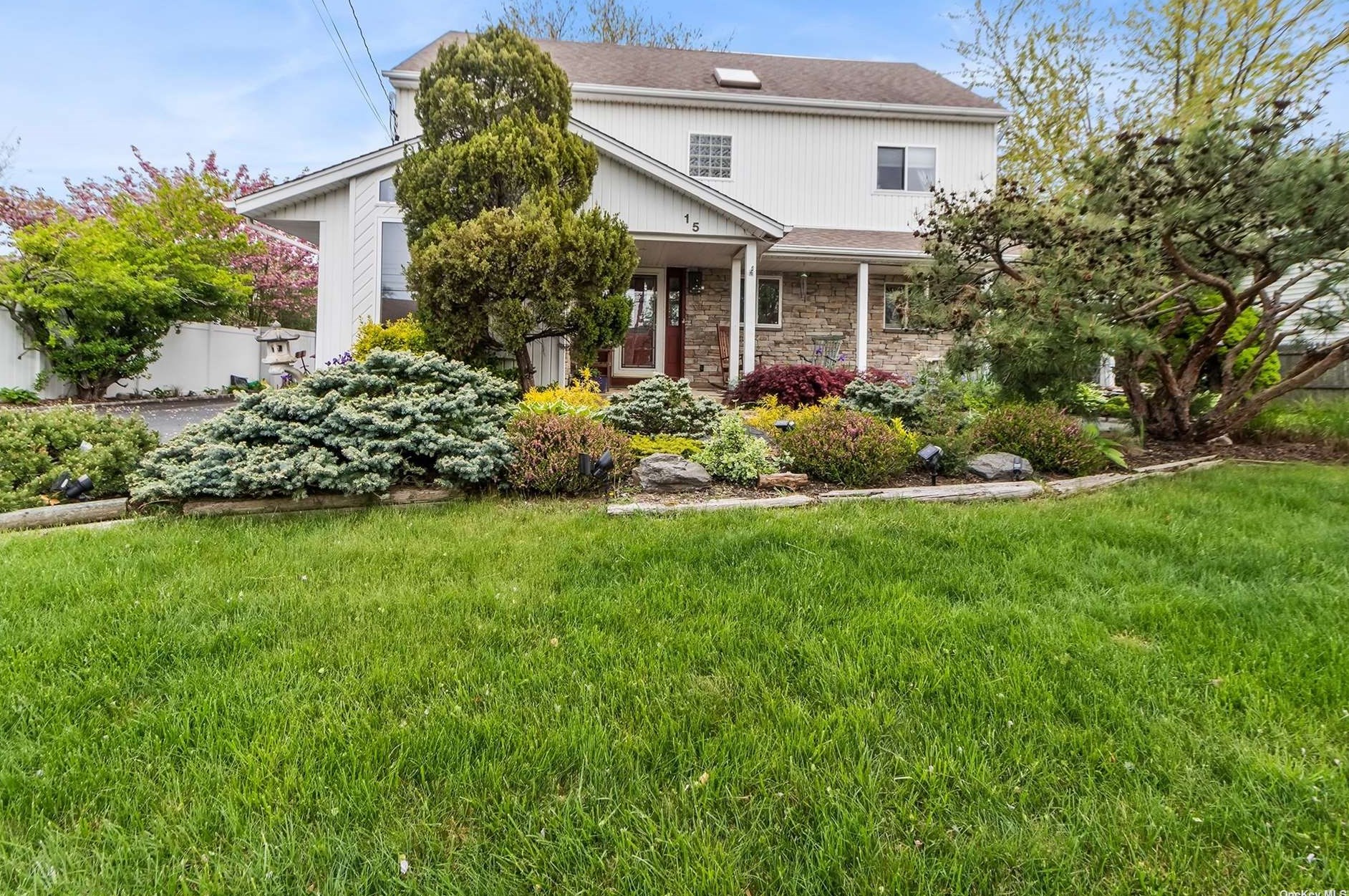 15 Bayview St, East Massapequa, NY 11758-7602
