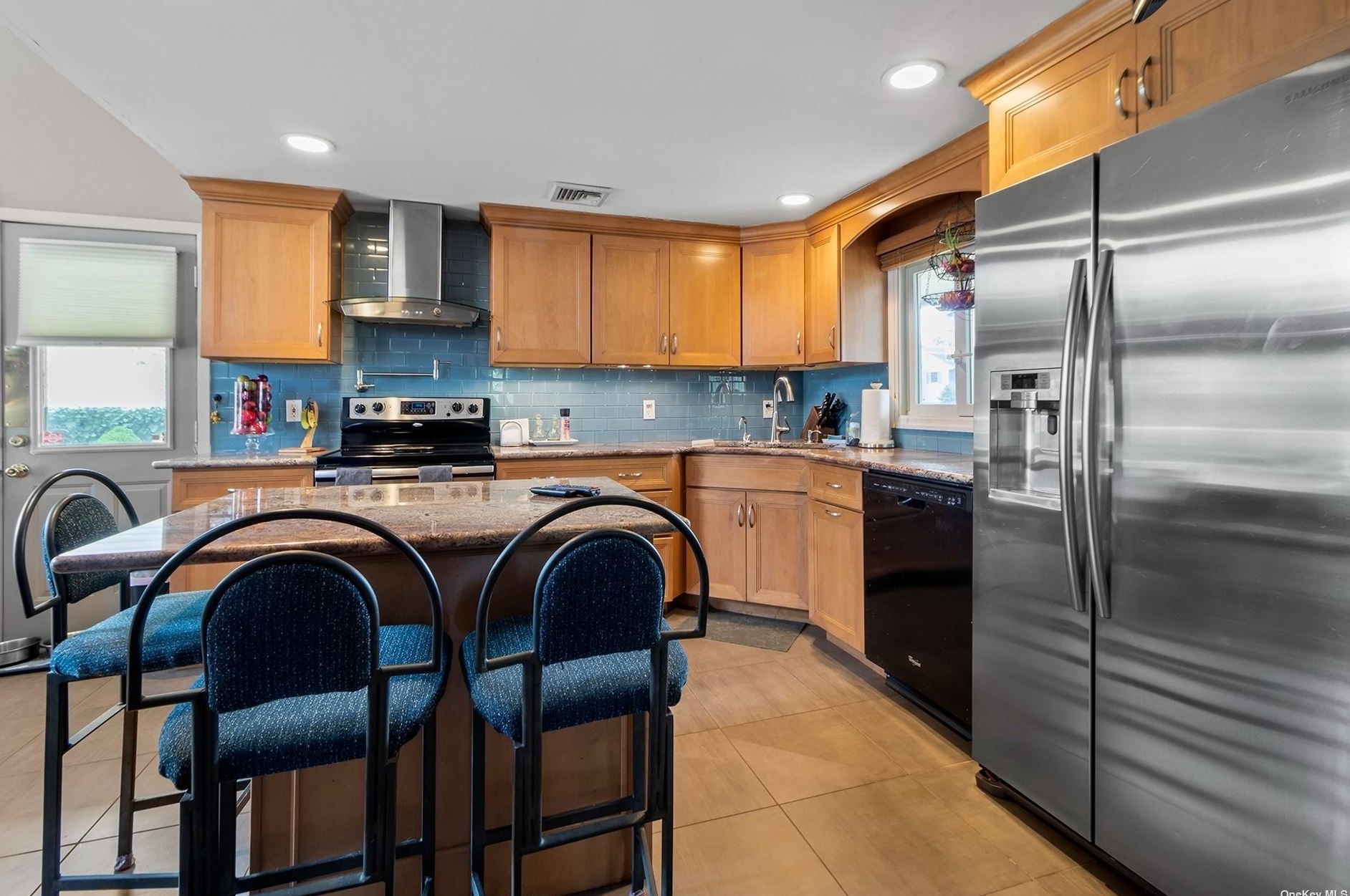 15 Bayview St, East Massapequa NY  11758-7602 exterior