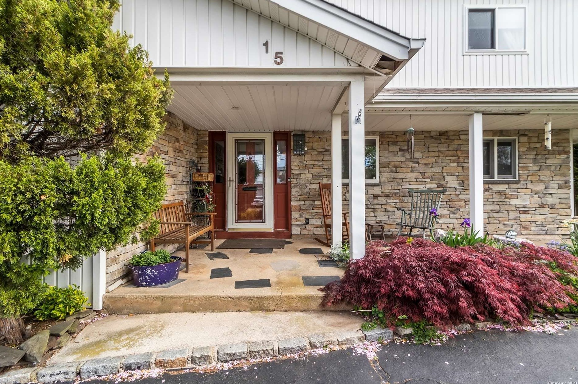 15 Bayview St, East Massapequa NY  11758-7602 exterior