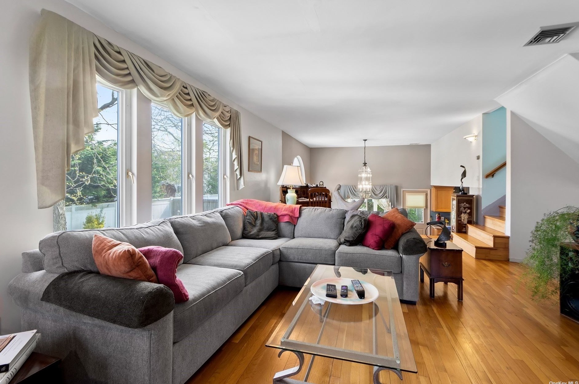 15 Bayview St, East Massapequa NY  11758-7602 exterior