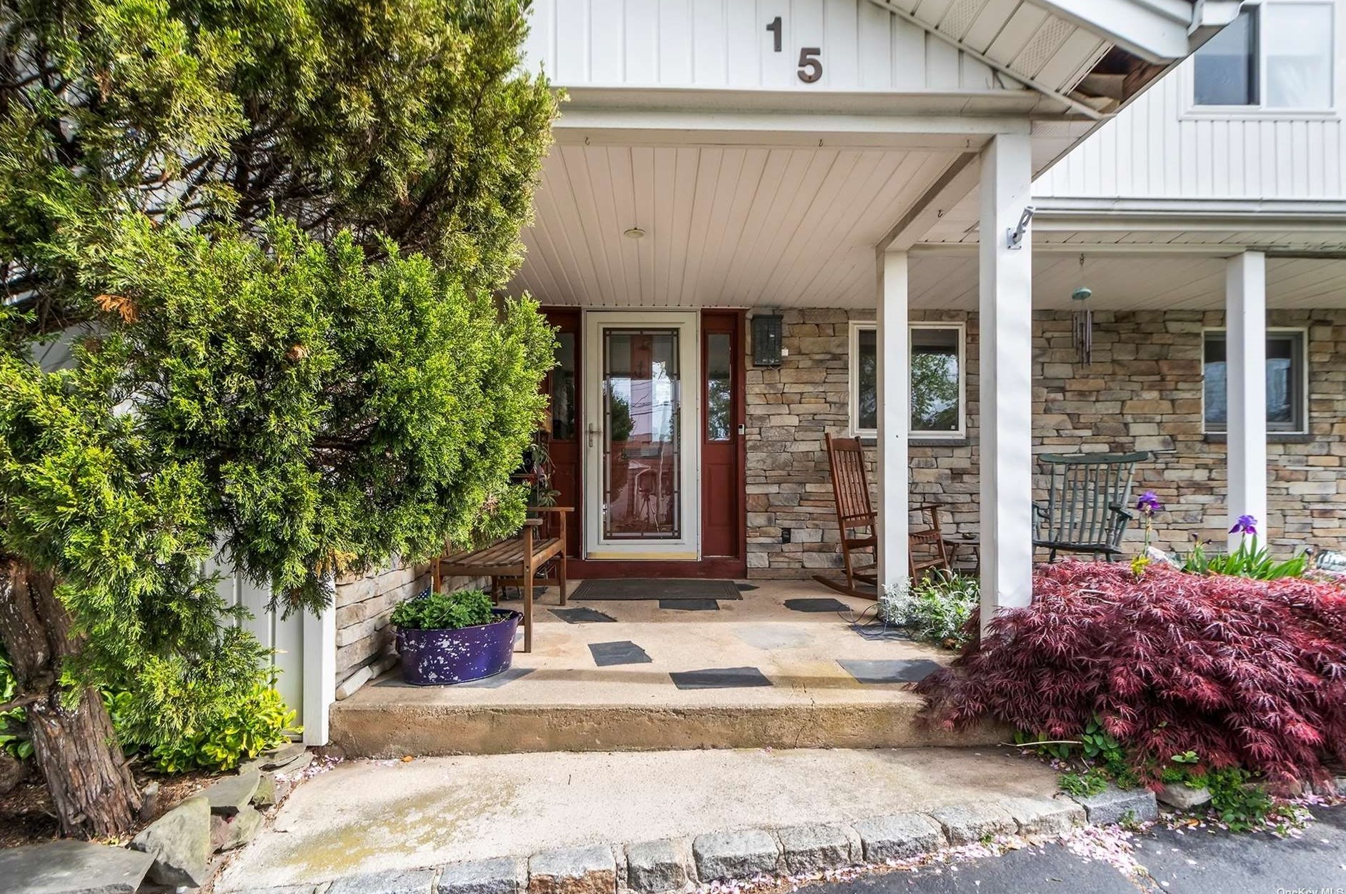 15 Bayview St, East Massapequa NY  11758-7602 exterior