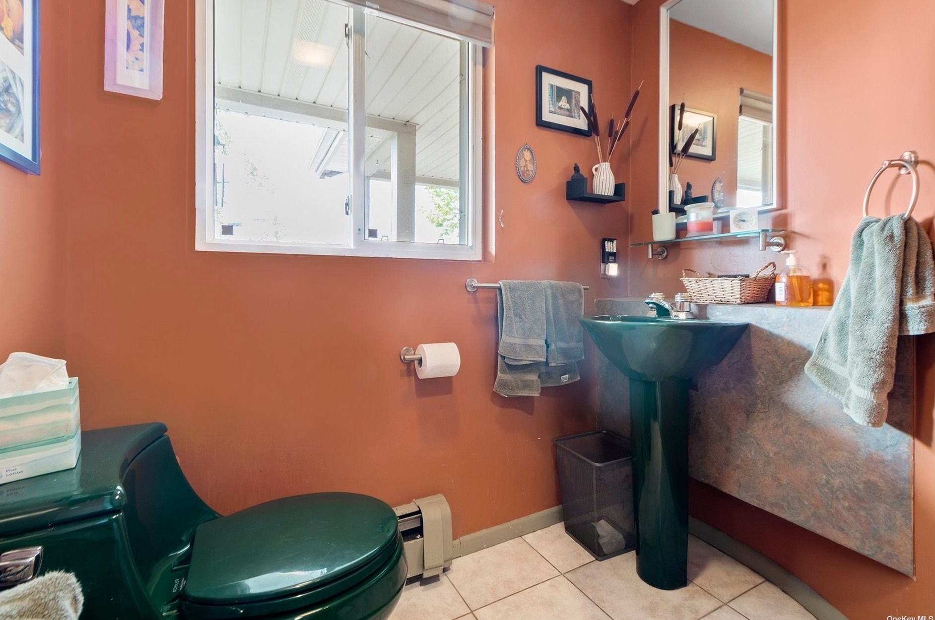 15 Bayview St, East Massapequa NY  11758-7602 exterior