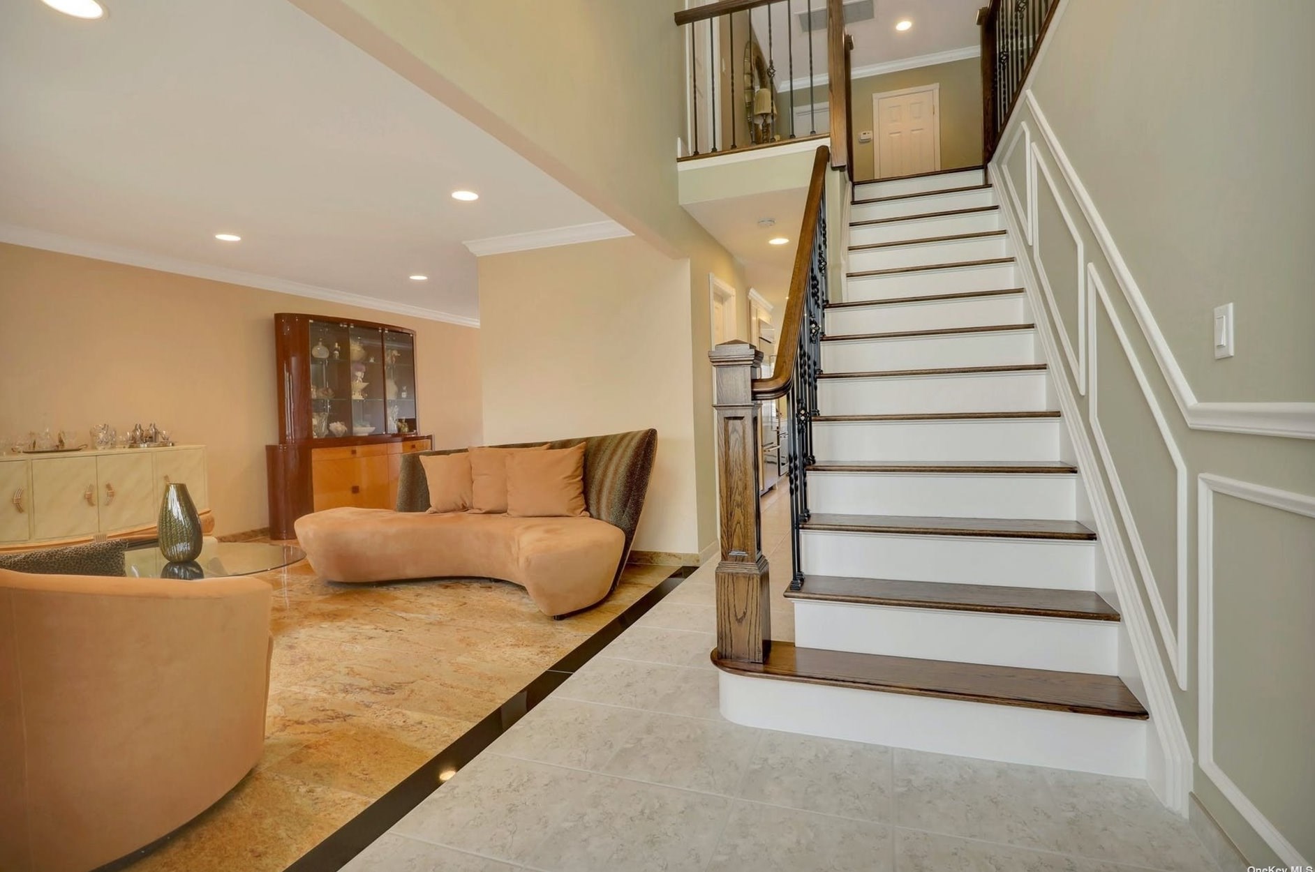 263 James St, Franklin Square, NY 11010-2302