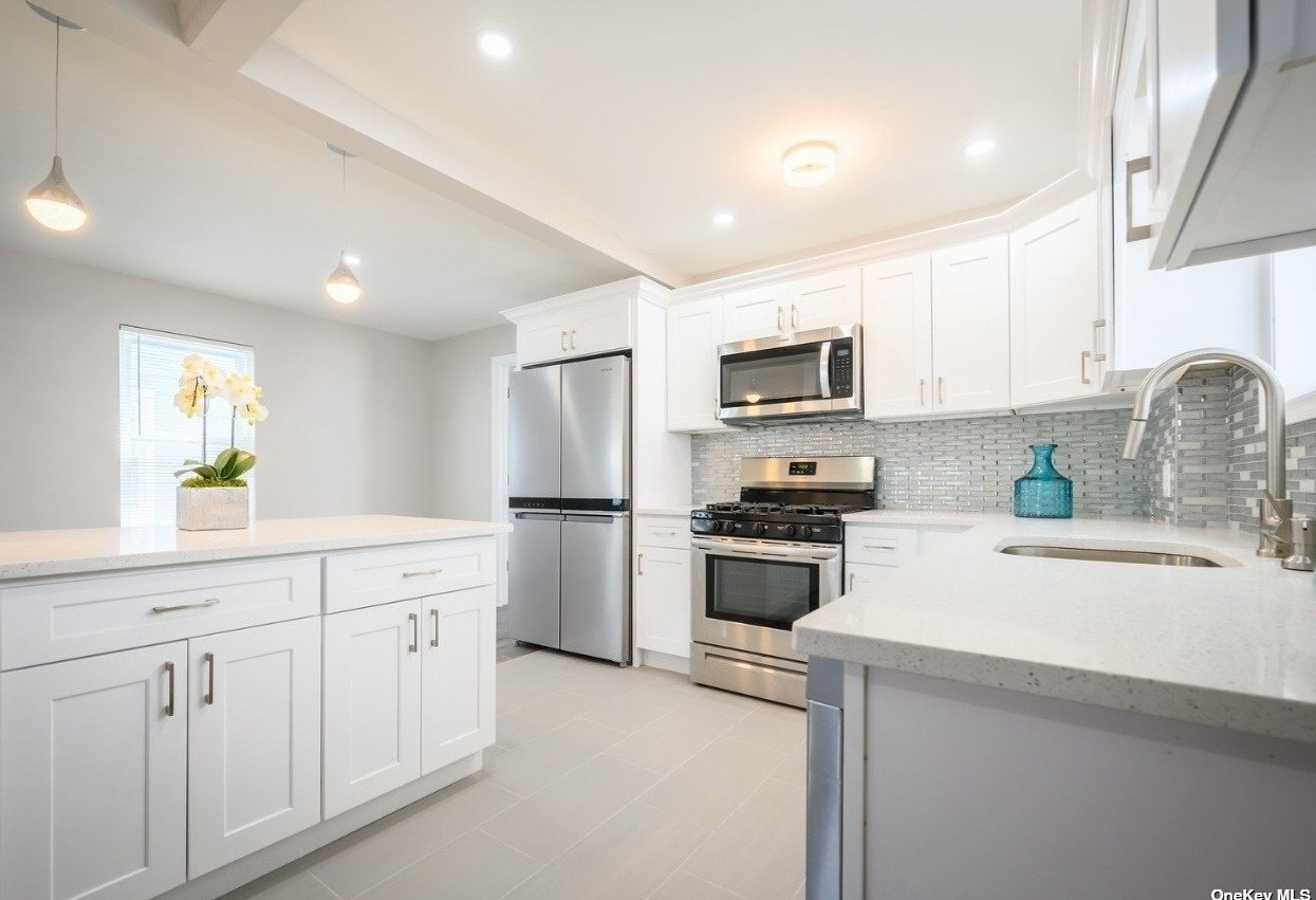 292 Yale St, Hempstead, NY 11550