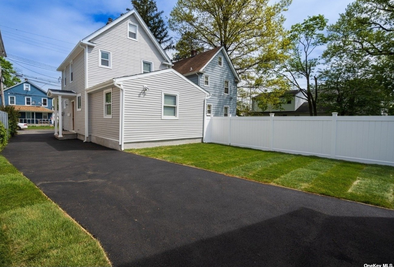 292 Yale St, Hempstead NY  11550-2839 exterior