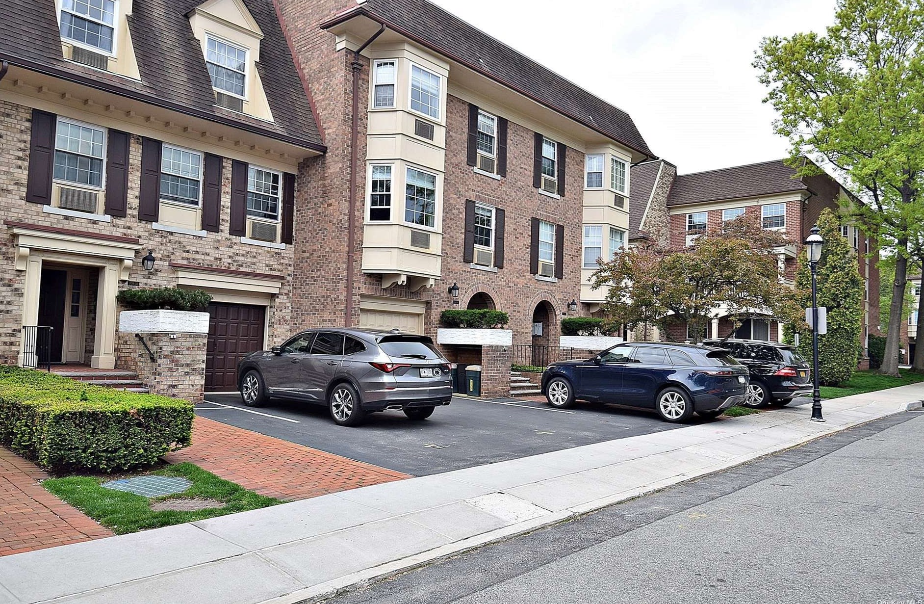 208-04 Estates Dr, Flushing, NY