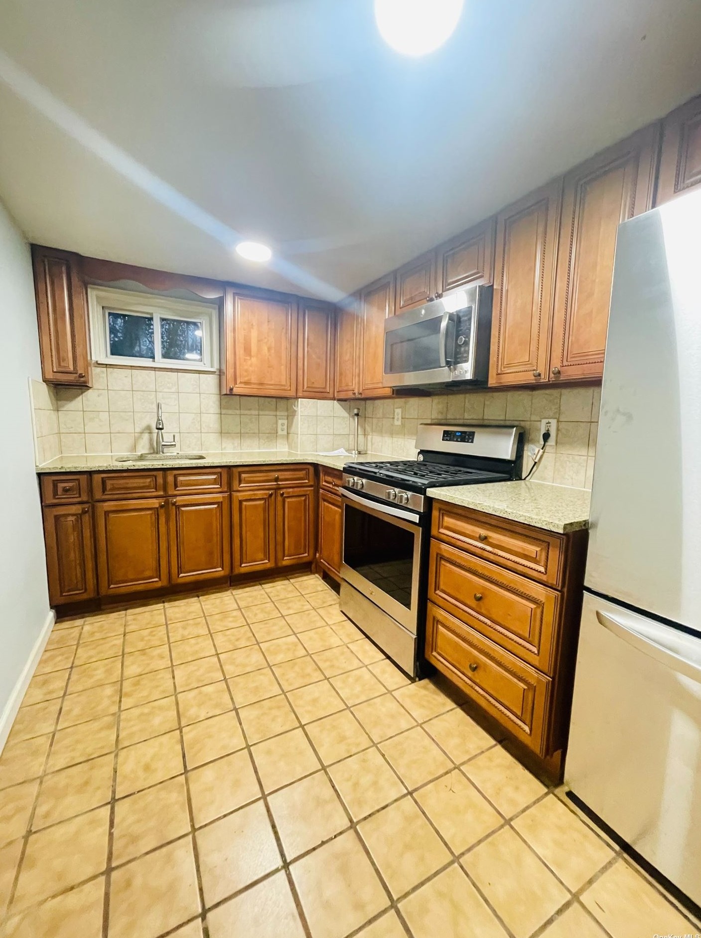 40-20 166th St, Flushing, NY 11358